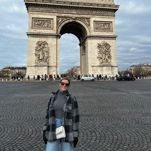 Meet your Posher, Whitney